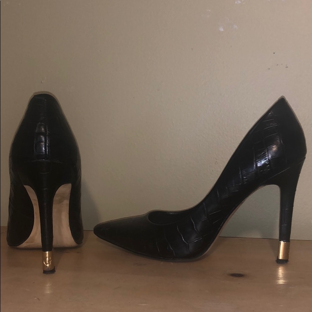 Guess croc gold plated heels
